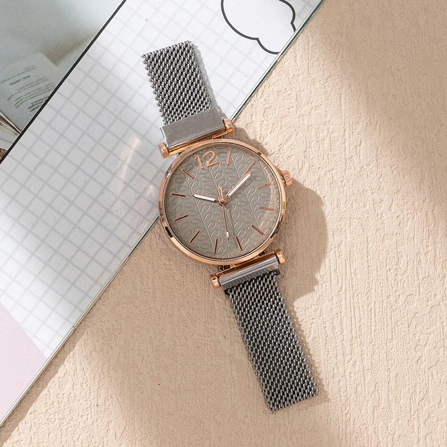 New Fashion Watches Women Golden Wrist Watches Strap Clock Snap Luxury Female Jewelry Ladies Wristwatch Relogio Feminino