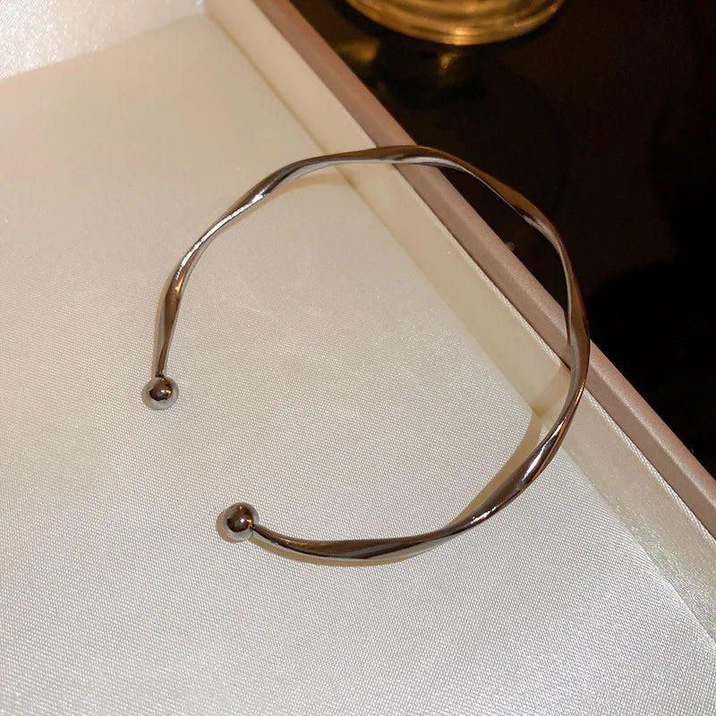 Golden Charm Bangles for Women Minimalism Fashion Twisted Couple Cuff Bracelet 2023 New Trendy Jewelry Girls Wedding Gift