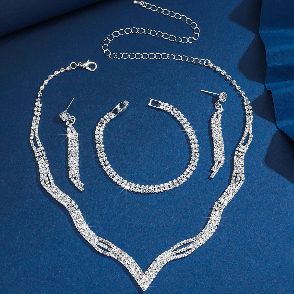 Women's fashion design jewelry set, simple and versatile, light luxury style, sparkling accessories