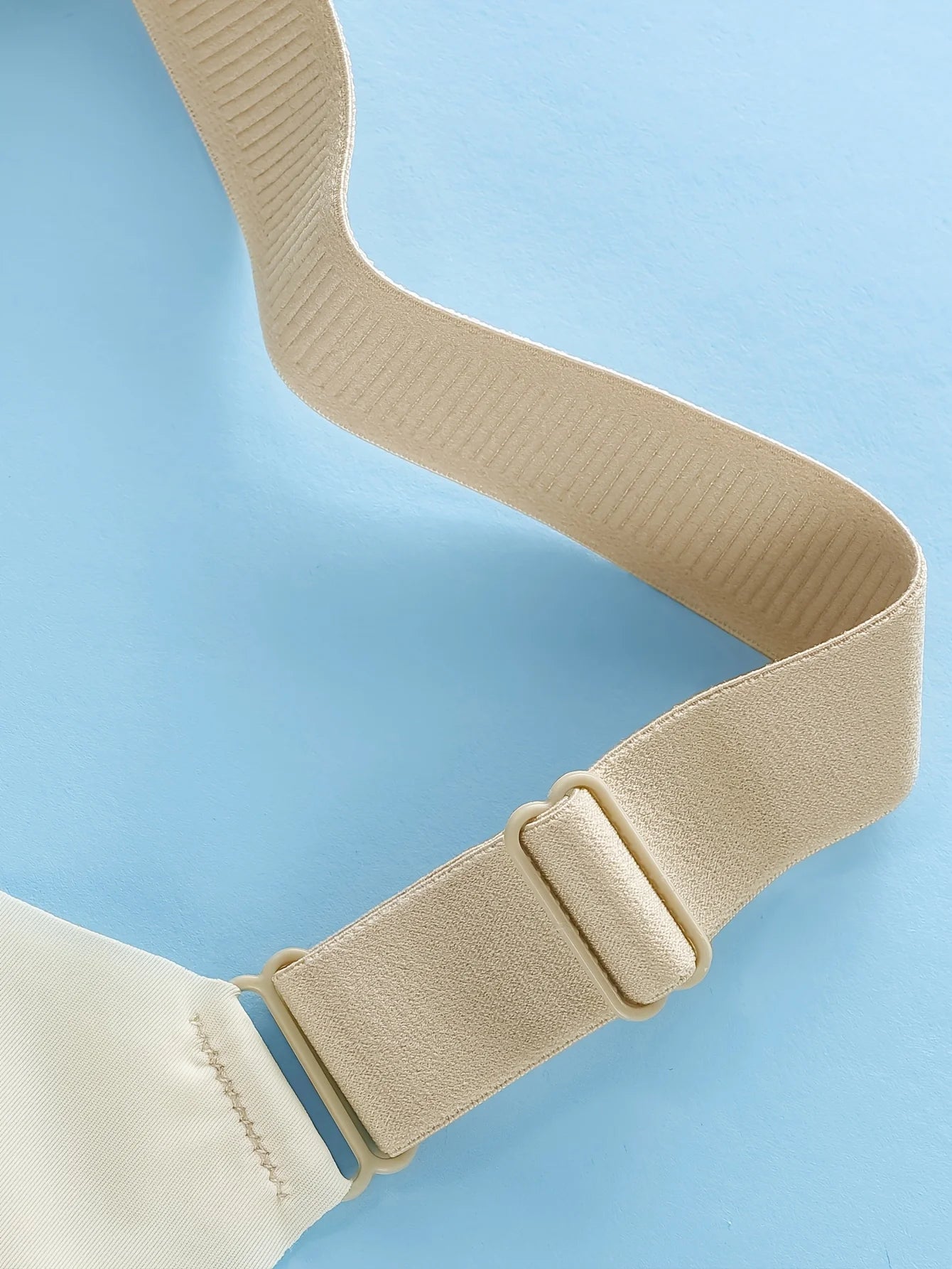 High-intensity sports bra for women - shock absorption, anti-sagging lining design, breathable elastic sport top.