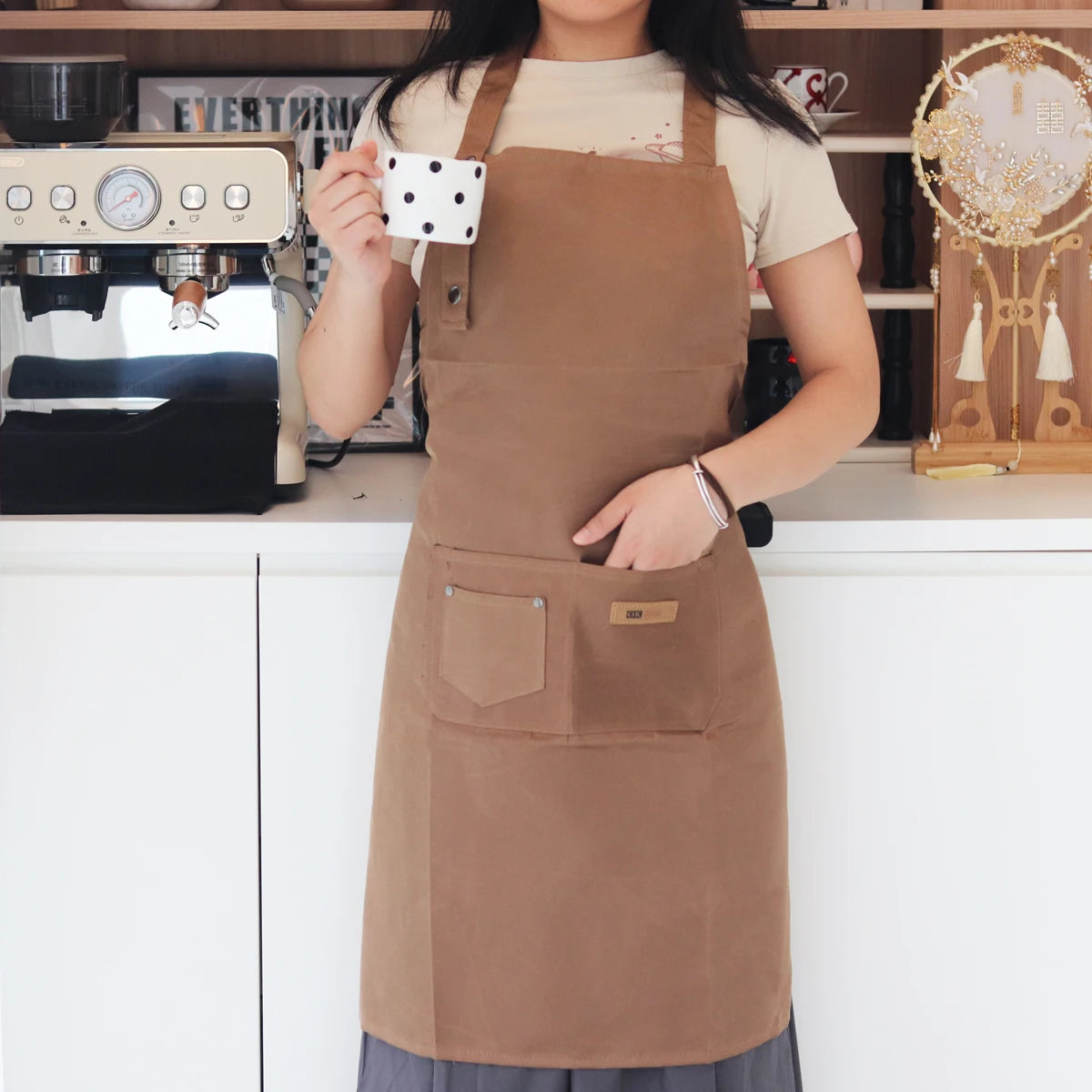 Fashion Kitchen Aprons Adjustable Bib Apron with Pockets Cooking Aprons Restaurant Chef Work Waterproof Anti-oil Stain Apron