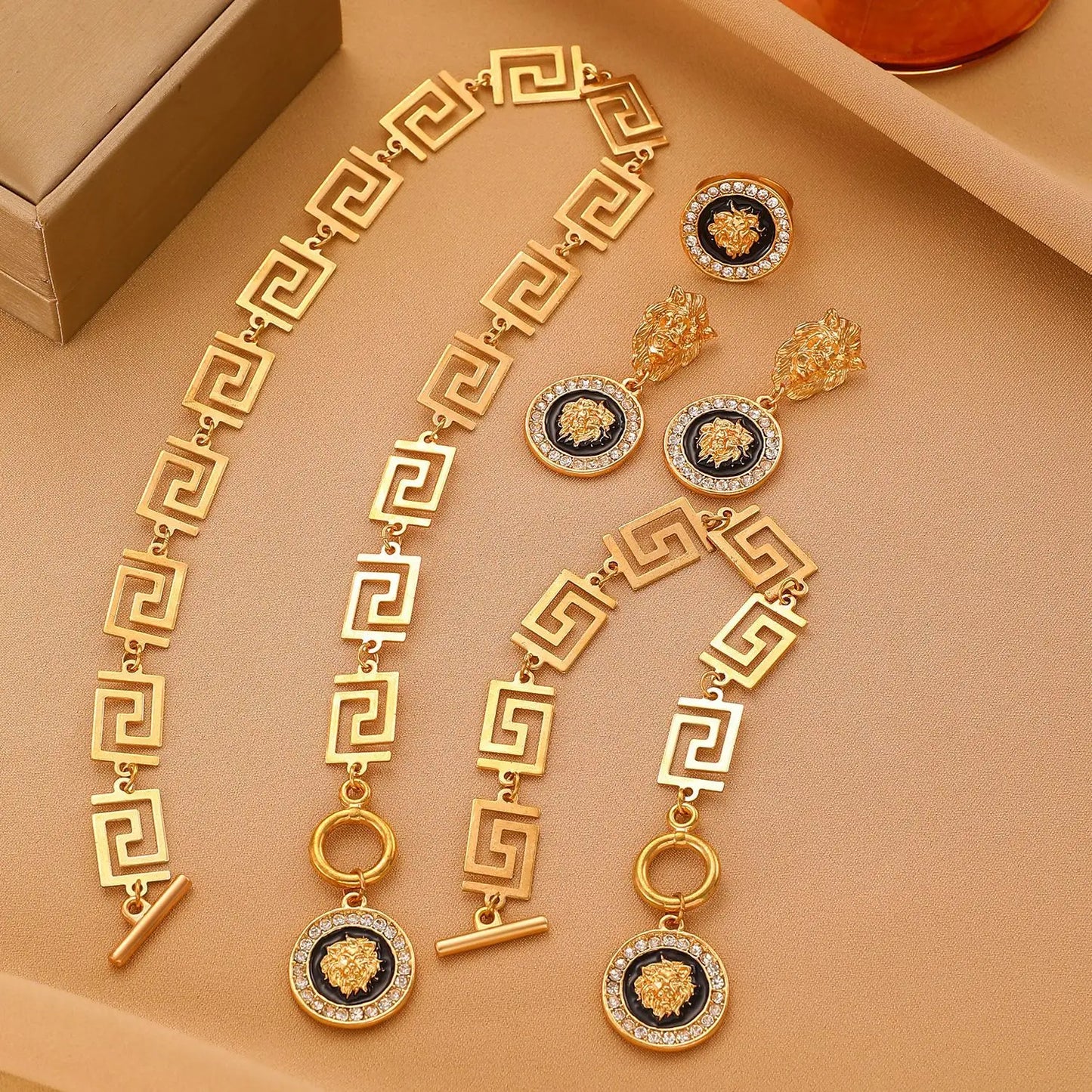 Vintage Royal Baroque Jewelry Set for Women Party Accessories Luxury Lion Head Crystal Crown Pendant Necklace Earrings Bracelet