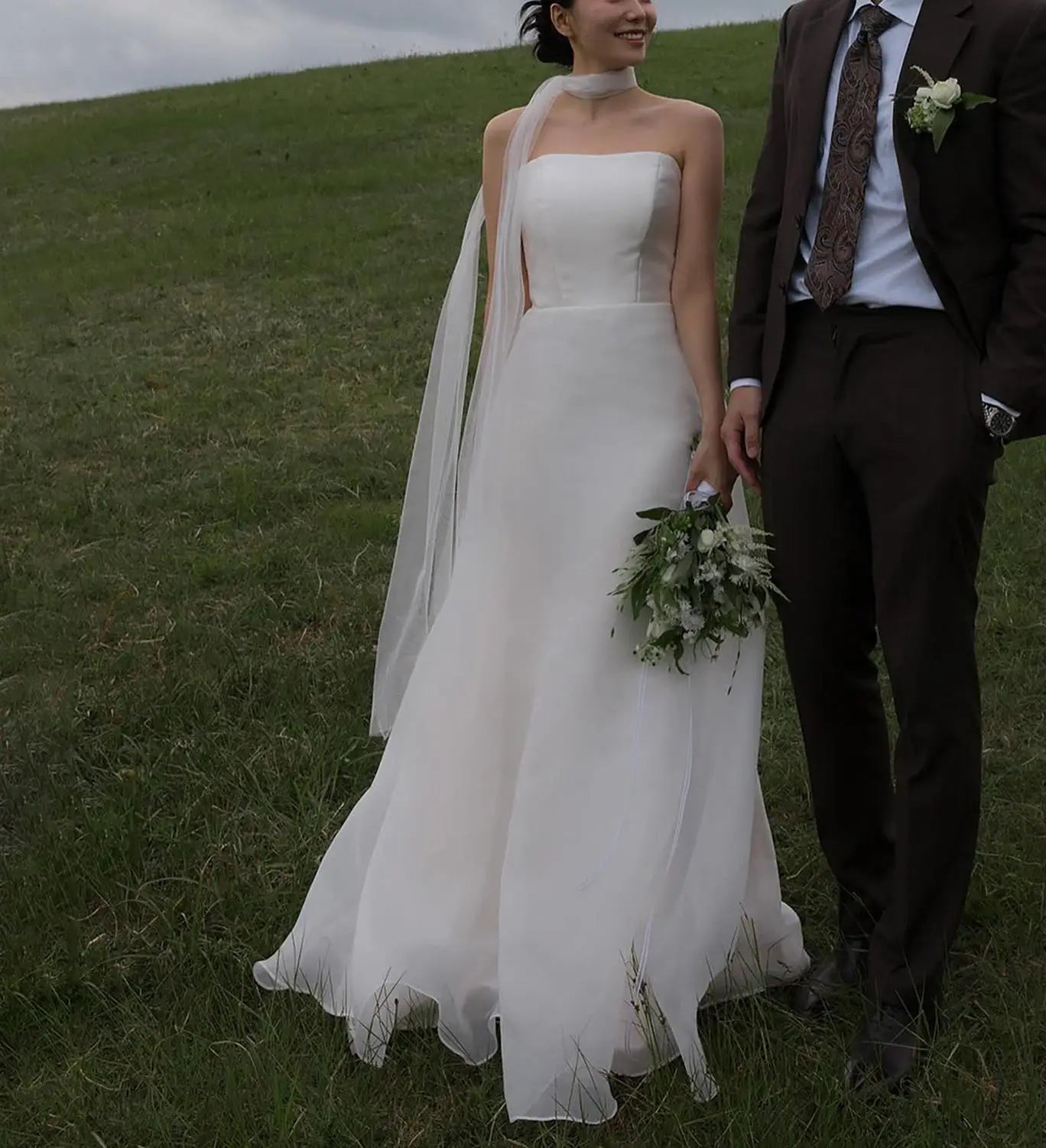 Newest Simple Bridal Dresses Sexy Strapless Backless Formal Evening Dress Elegant Floor-length A-line Wedding Dresses Customized