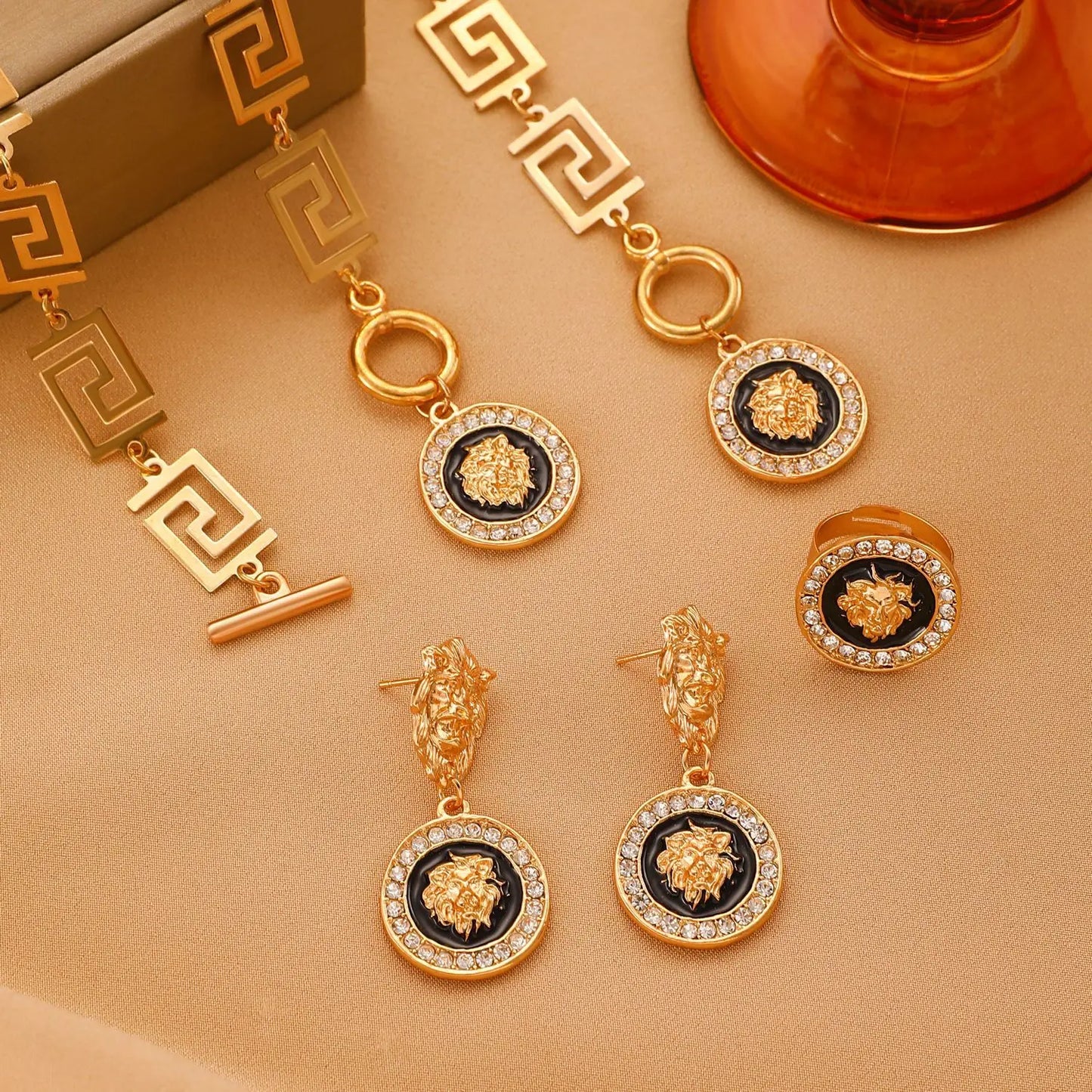 Vintage Royal Baroque Jewelry Set for Women Party Accessories Luxury Lion Head Crystal Crown Pendant Necklace Earrings Bracelet