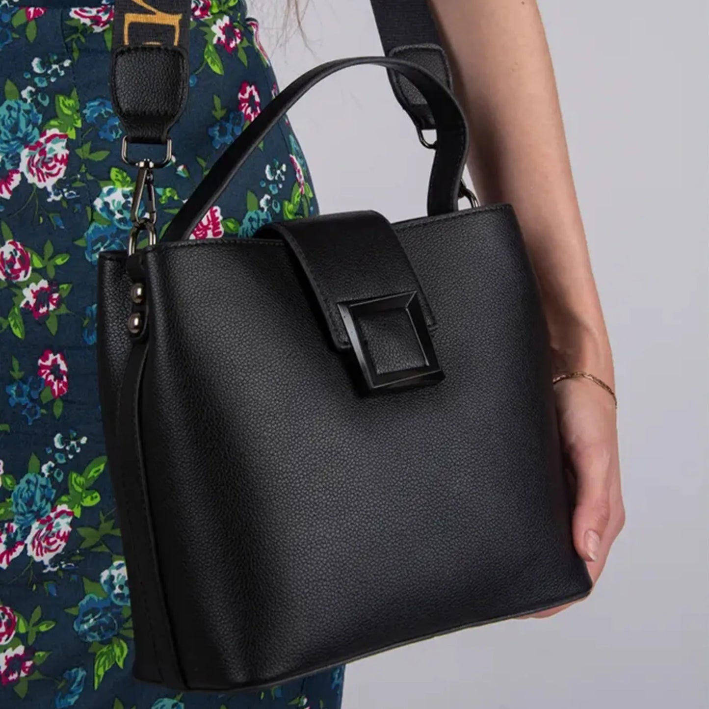 Handheld Women'S Bag With Large Capacity, Retro European And American Single Shoulder Crossbody Bag,  And Atmospheric Shaped Bag