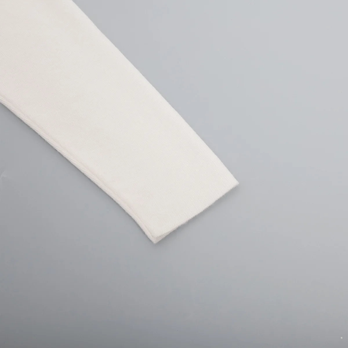 Sweater Women's Autumn and Winter Style Long Sleeved Knitted Base Shirt, One Shoulder Sexy Slim Fit Off Shoulder Top