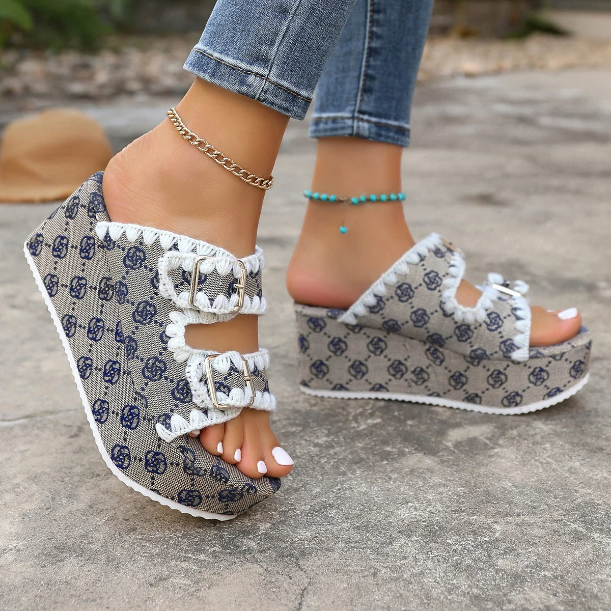 Women Slippers 2025 New Hot Summer Fashion Women Shoes Banquet Party Beach Sandals Sexy Platform Woman Slippers Slides Women