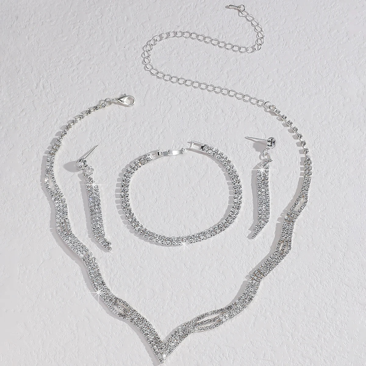 Women's fashion design jewelry set, simple and versatile, light luxury style, sparkling accessories