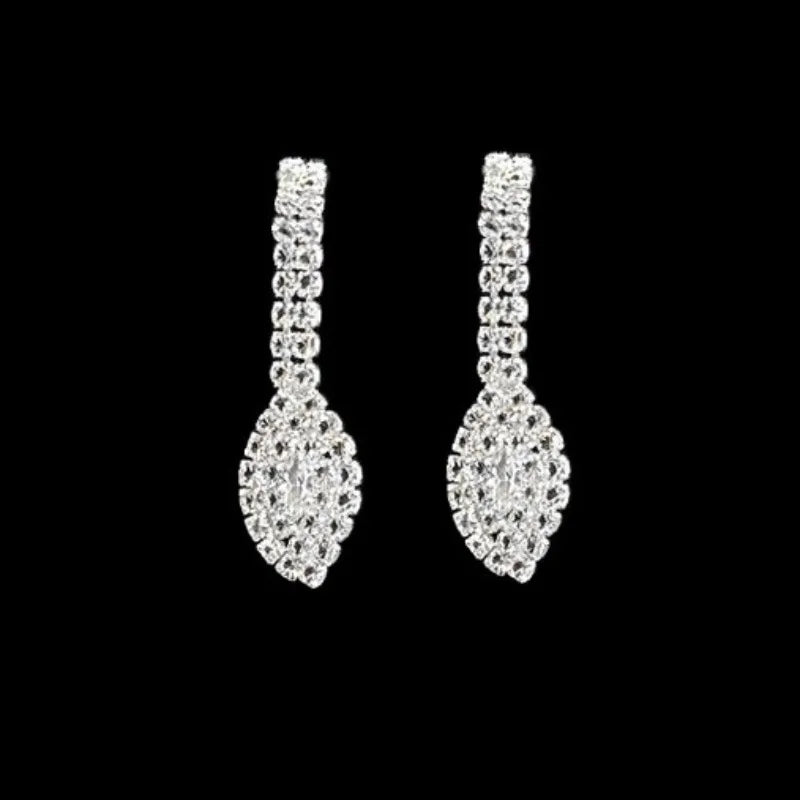 Two-piece set of women's earrings and necklace, fashionable, luxurious, and sparkling jewelry, perfect for holiday gifts