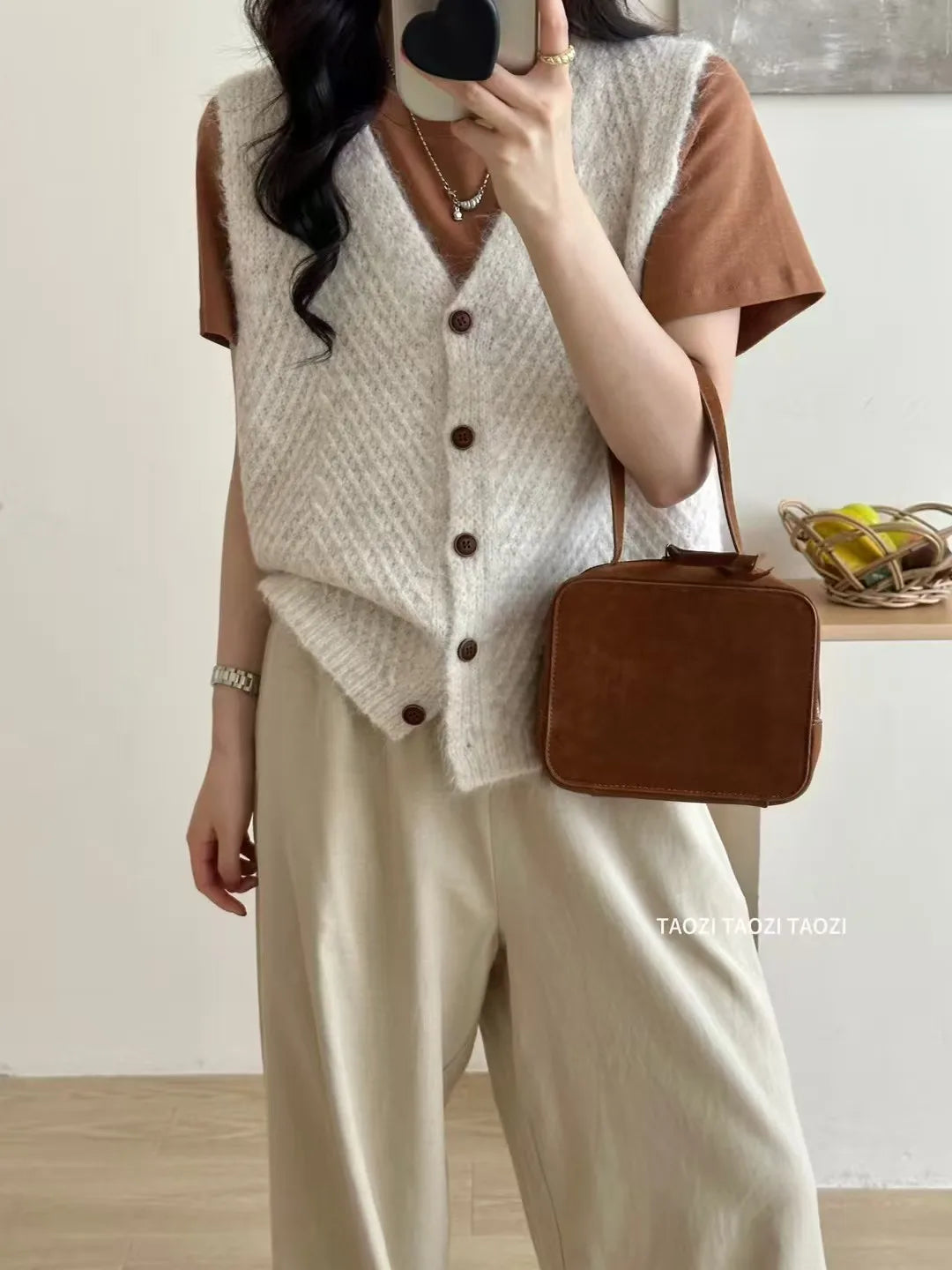 Sweater Vest For Women Autumn 2025 New Fashionable Korean Style V Neck Single Button Knitted Sweaters Vests Women Outwear Tops