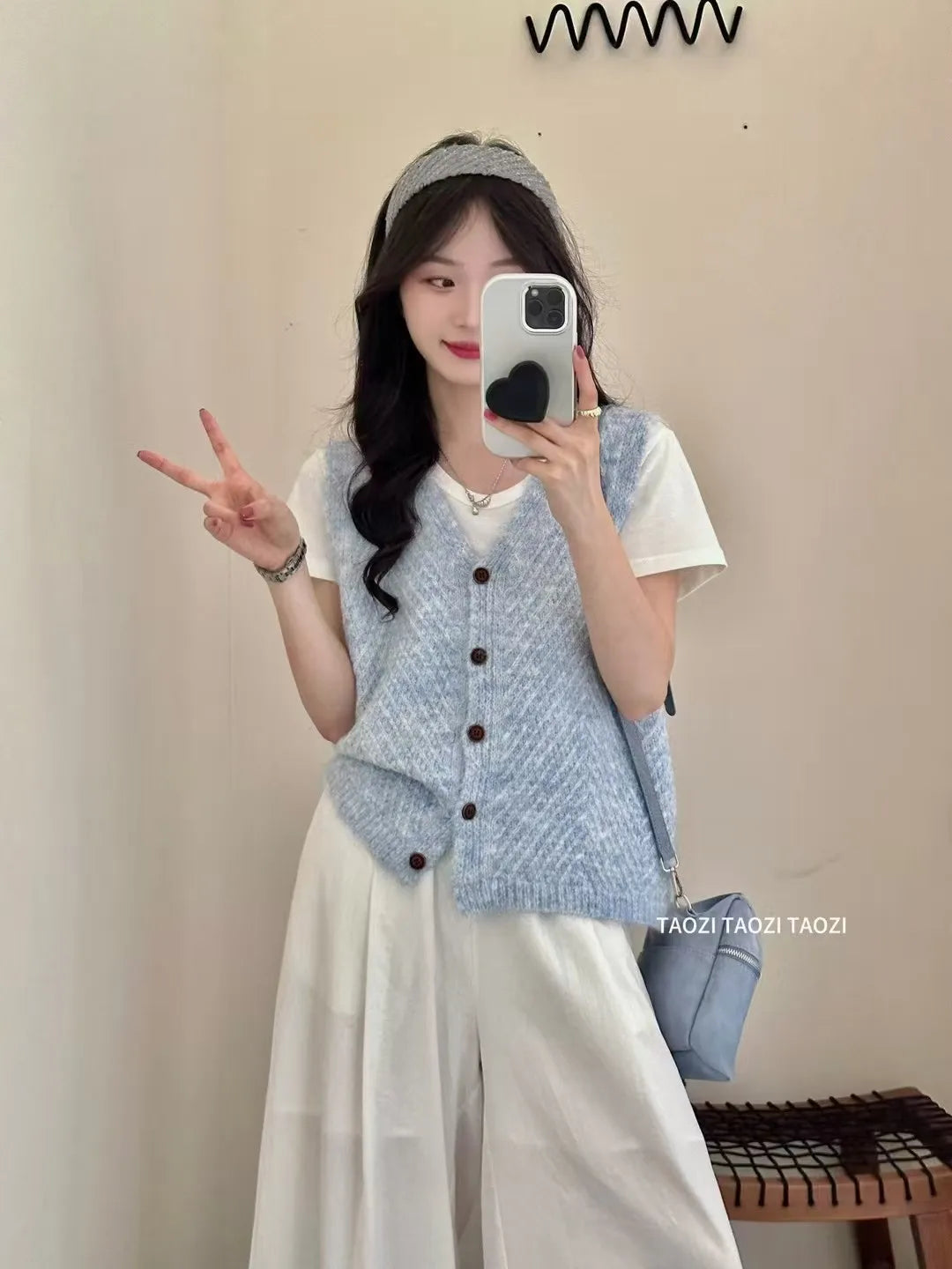 Sweater Vest For Women Autumn 2025 New Fashionable Korean Style V Neck Single Button Knitted Sweaters Vests Women Outwear Tops