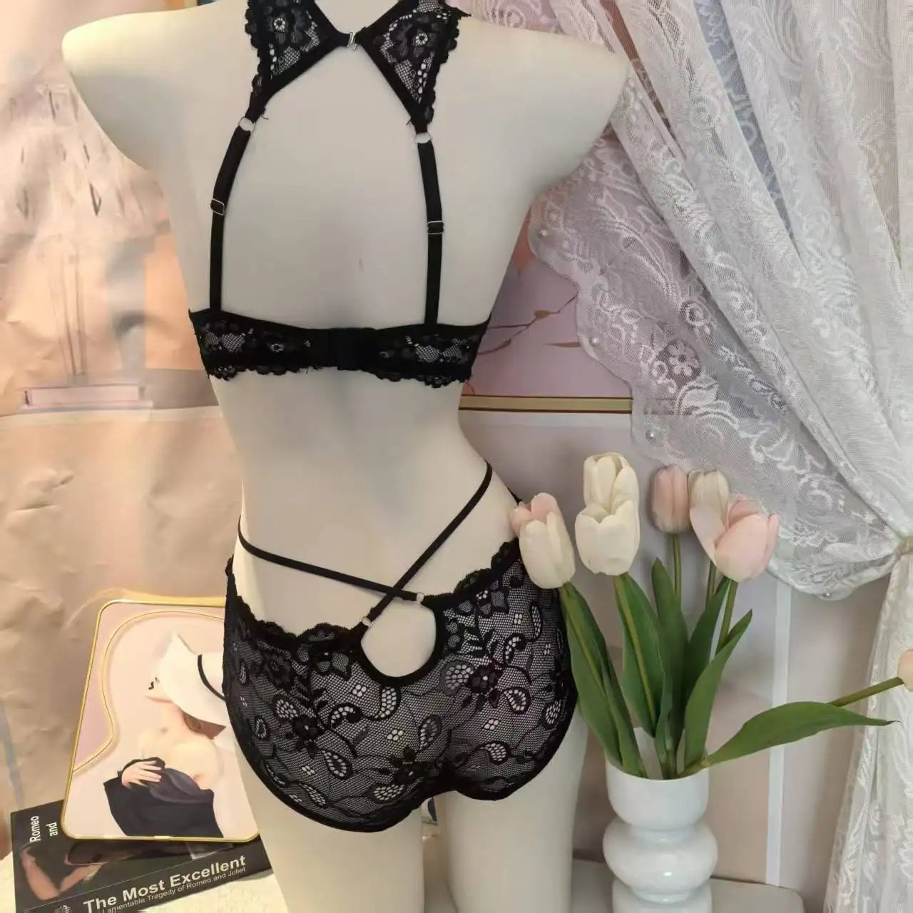 Comfortable Strapless Bra for Women French Design Neckline Support Push Up Padded Short Bra Everyday Wear Lace Trimmed MOYISU