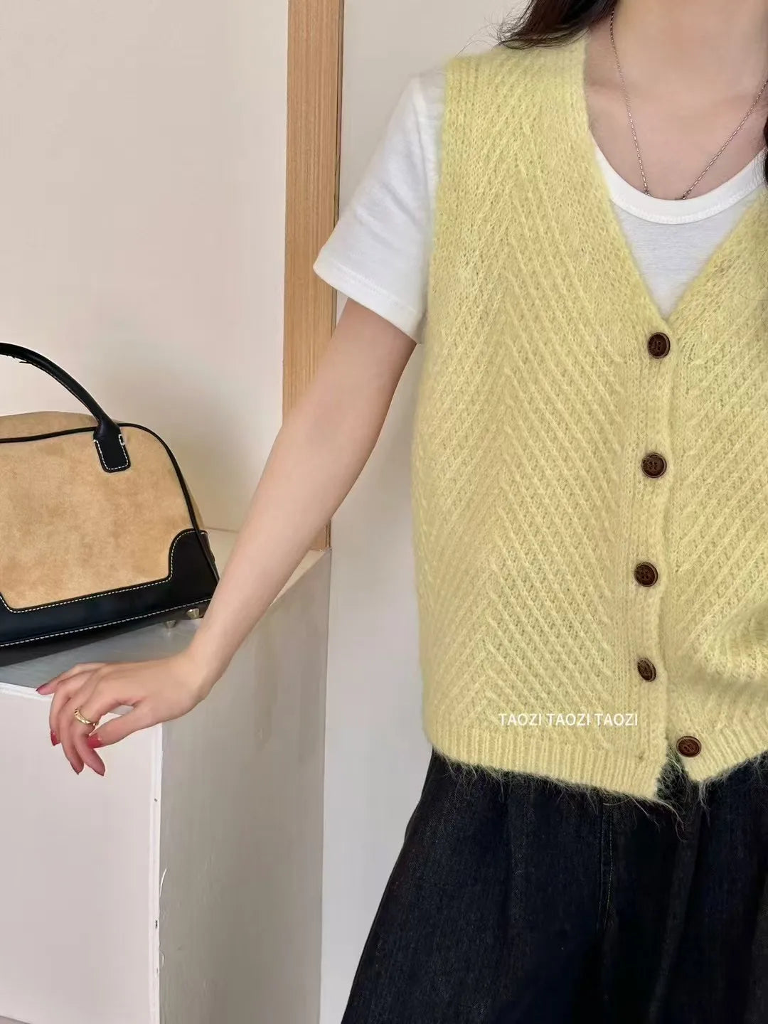 Sweater Vest For Women Autumn 2025 New Fashionable Korean Style V Neck Single Button Knitted Sweaters Vests Women Outwear Tops