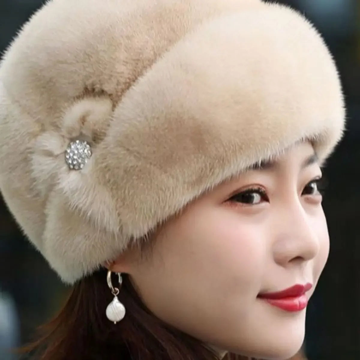 Hat for Women, Versatile and Fashionable, with Warm and Thick Windproof Ears, Suitable for Middle-aged and Elderly People