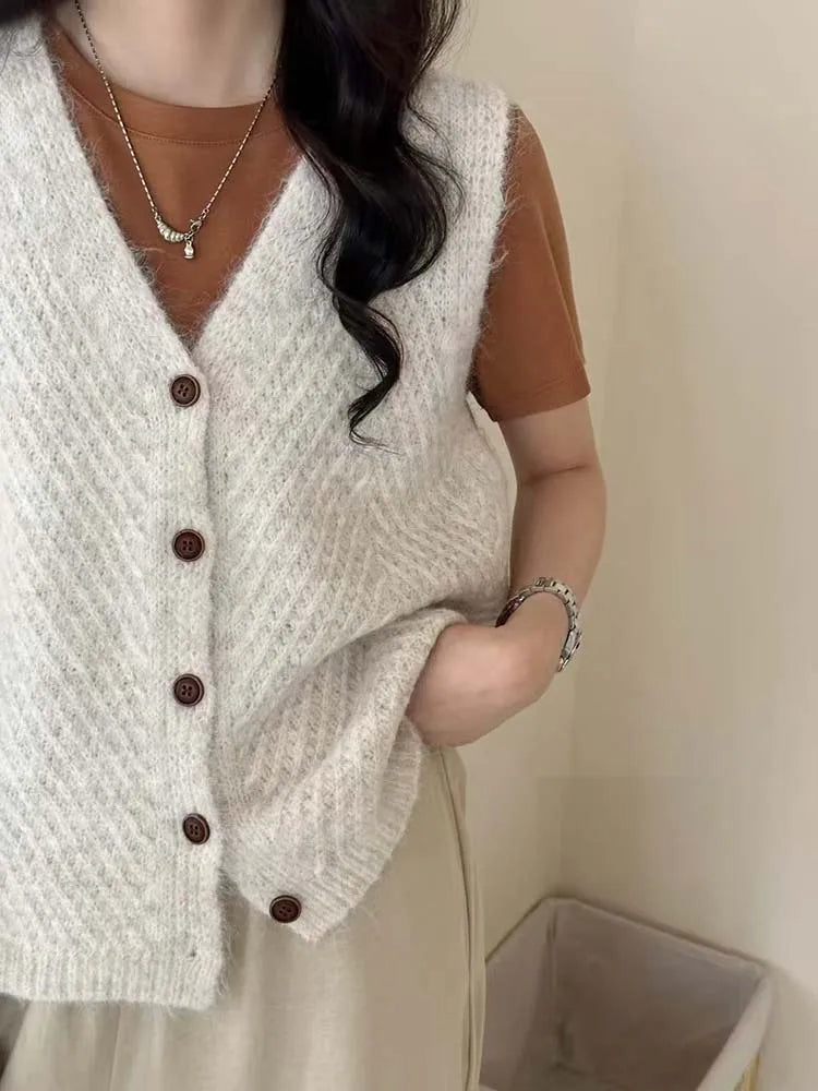 Sweater Vest For Women Autumn 2025 New Fashionable Korean Style V Neck Single Button Knitted Sweaters Vests Women Outwear Tops