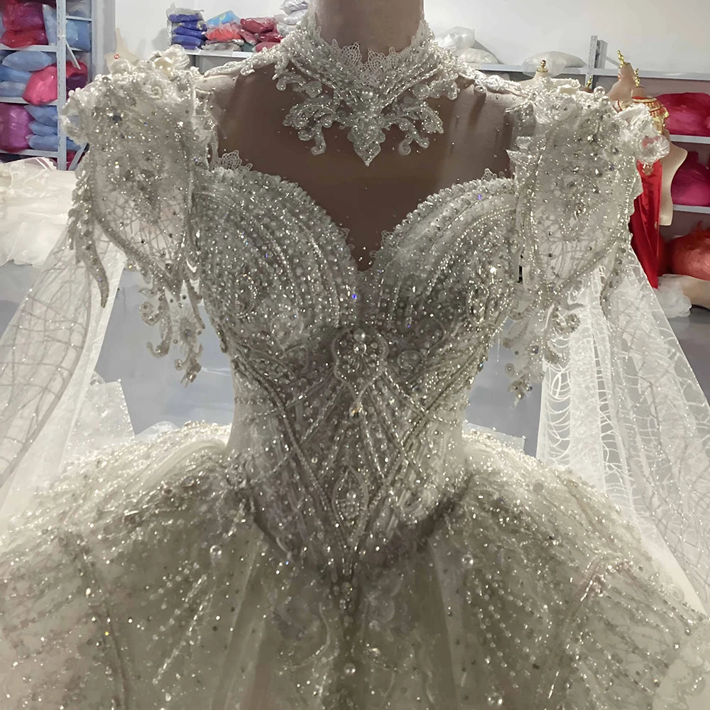 Vintage Wedding Dresses Princess Ball Gowns Beading Bridal Shinny Tulle Cape Sleeves Elegant Luxury Marriage Dress Customized