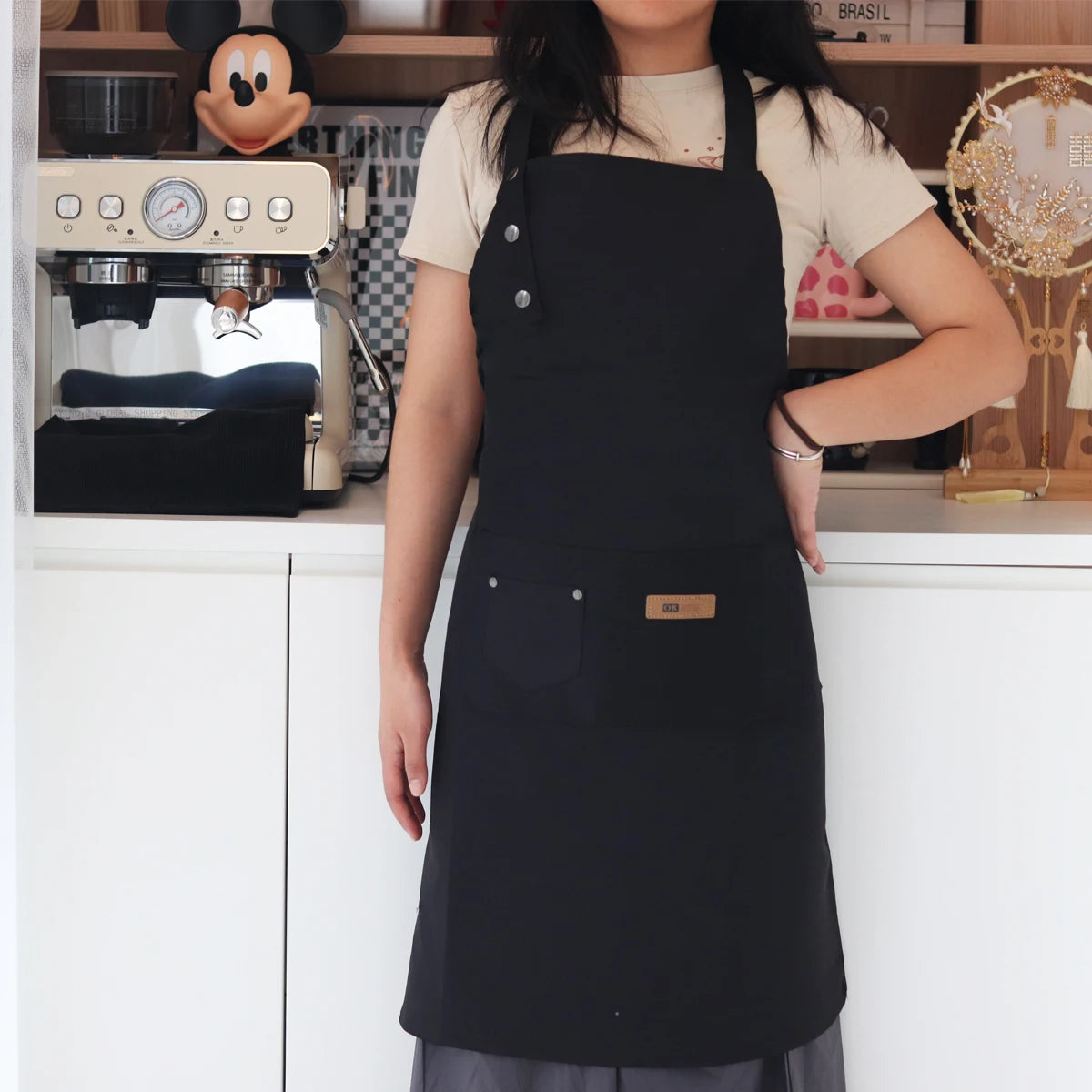 Fashion Kitchen Aprons Adjustable Bib Apron with Pockets Cooking Aprons Restaurant Chef Work Waterproof Anti-oil Stain Apron