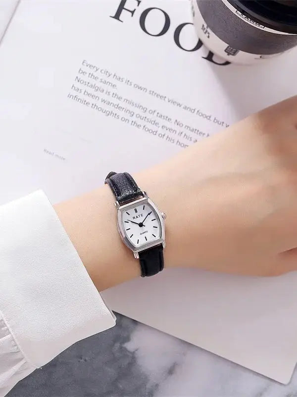 The new ladies' wristwatch features a simple and elegant style with a retro leather strap. It is a light luxury choice for gifts