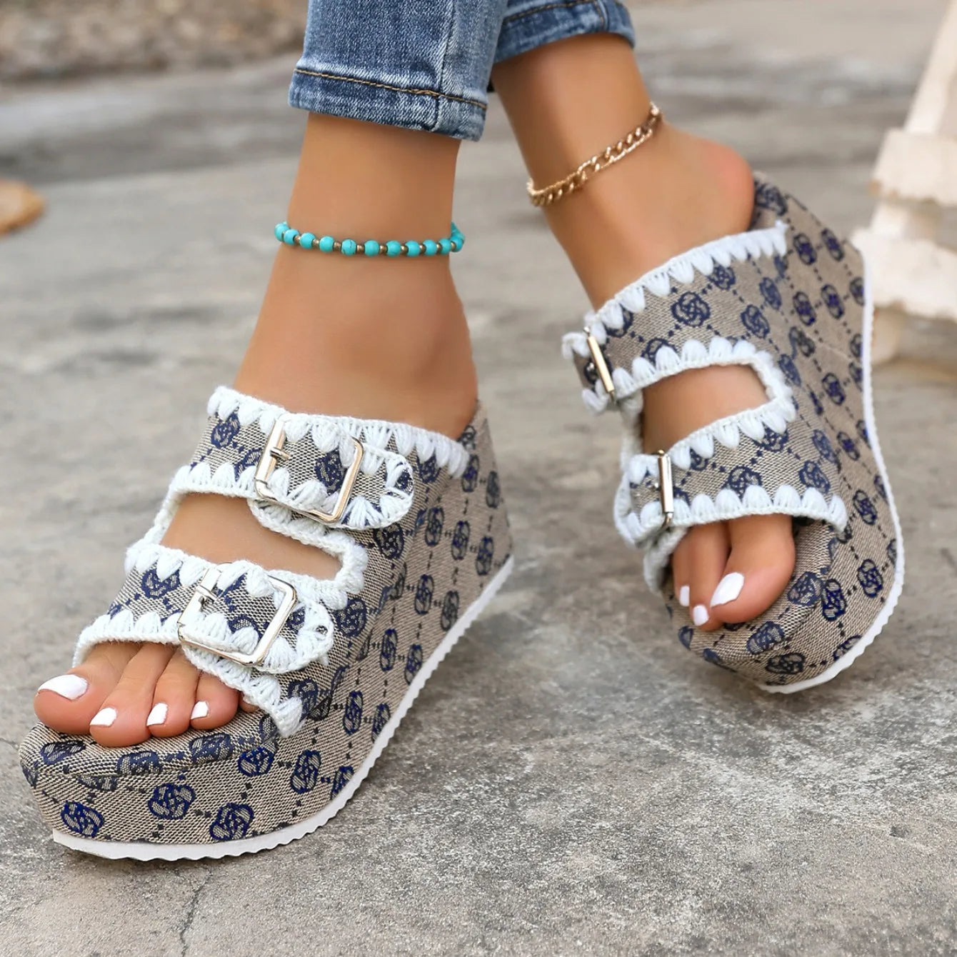 Women Slippers 2025 New Hot Summer Fashion Women Shoes Banquet Party Beach Sandals Sexy Platform Woman Slippers Slides Women