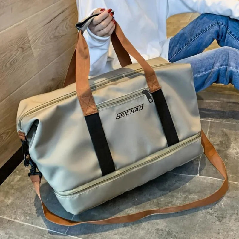 This Men's and Women's Handbag Can Be Carried by Hand or over the Shoulder, and Is Suitable for Both Travel and Daily Use