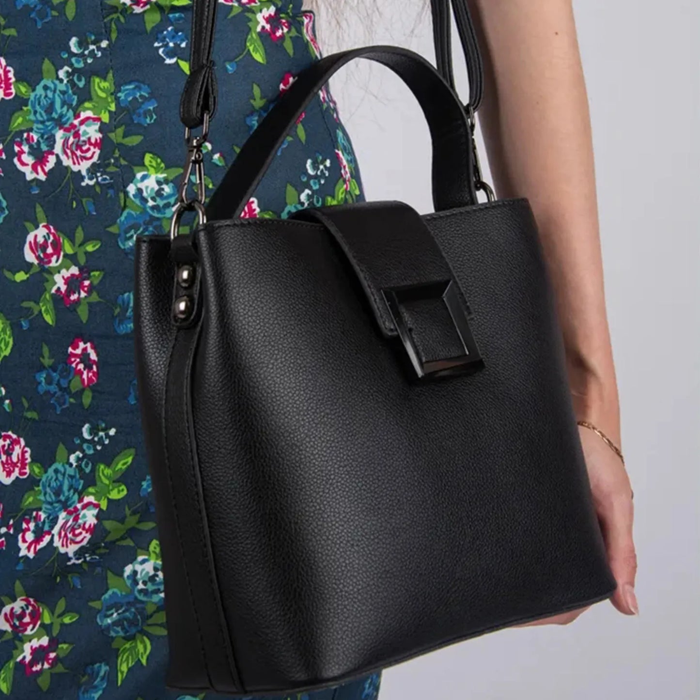 Handheld Women'S Bag With Large Capacity, Retro European And American Single Shoulder Crossbody Bag,  And Atmospheric Shaped Bag