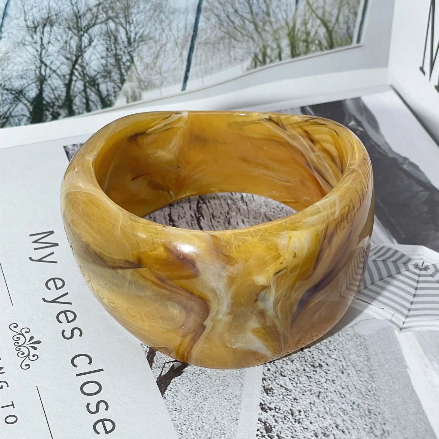 Fashionable irregular bangles with marble pattern for women bracelets for women