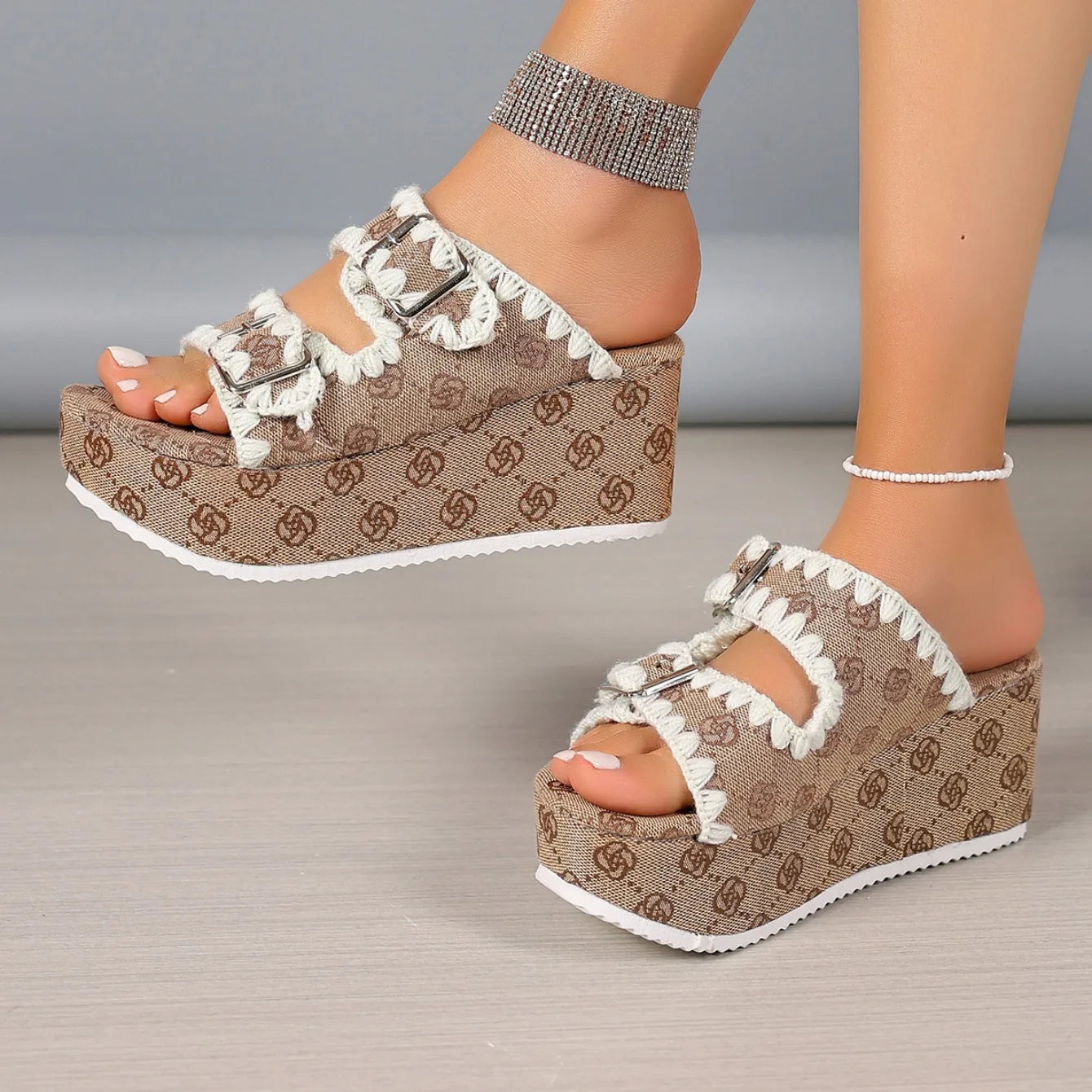 Women Slippers 2025 New Hot Summer Fashion Women Shoes Banquet Party Beach Sandals Sexy Platform Woman Slippers Slides Women