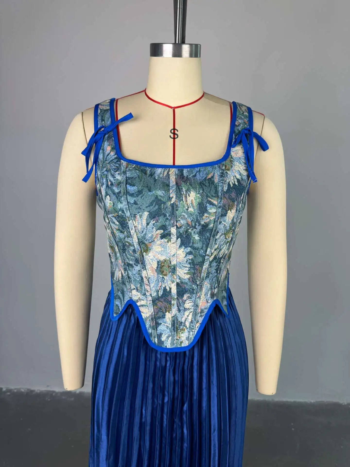 Elegant Party Dresses Woman Sexy New Sweet and Fresh Printed Waist Collection Tank Top High Waist Pleated Skirt Two Piece Set