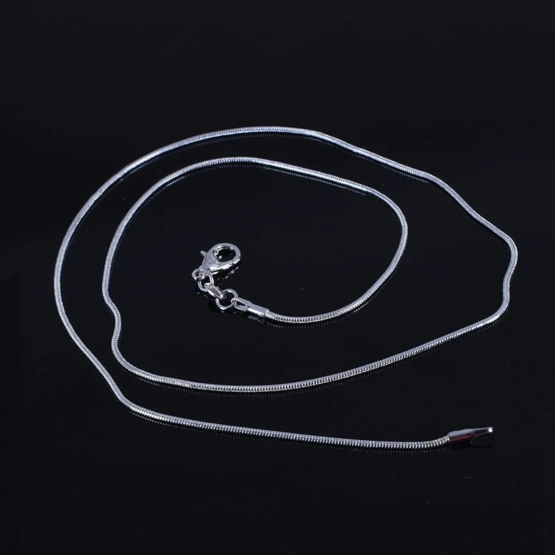 Snake Necklace Chain High-quality Women's And Men's Collarbone Necklace Fashion Wedding Engagement Jewelry Garment Accessories