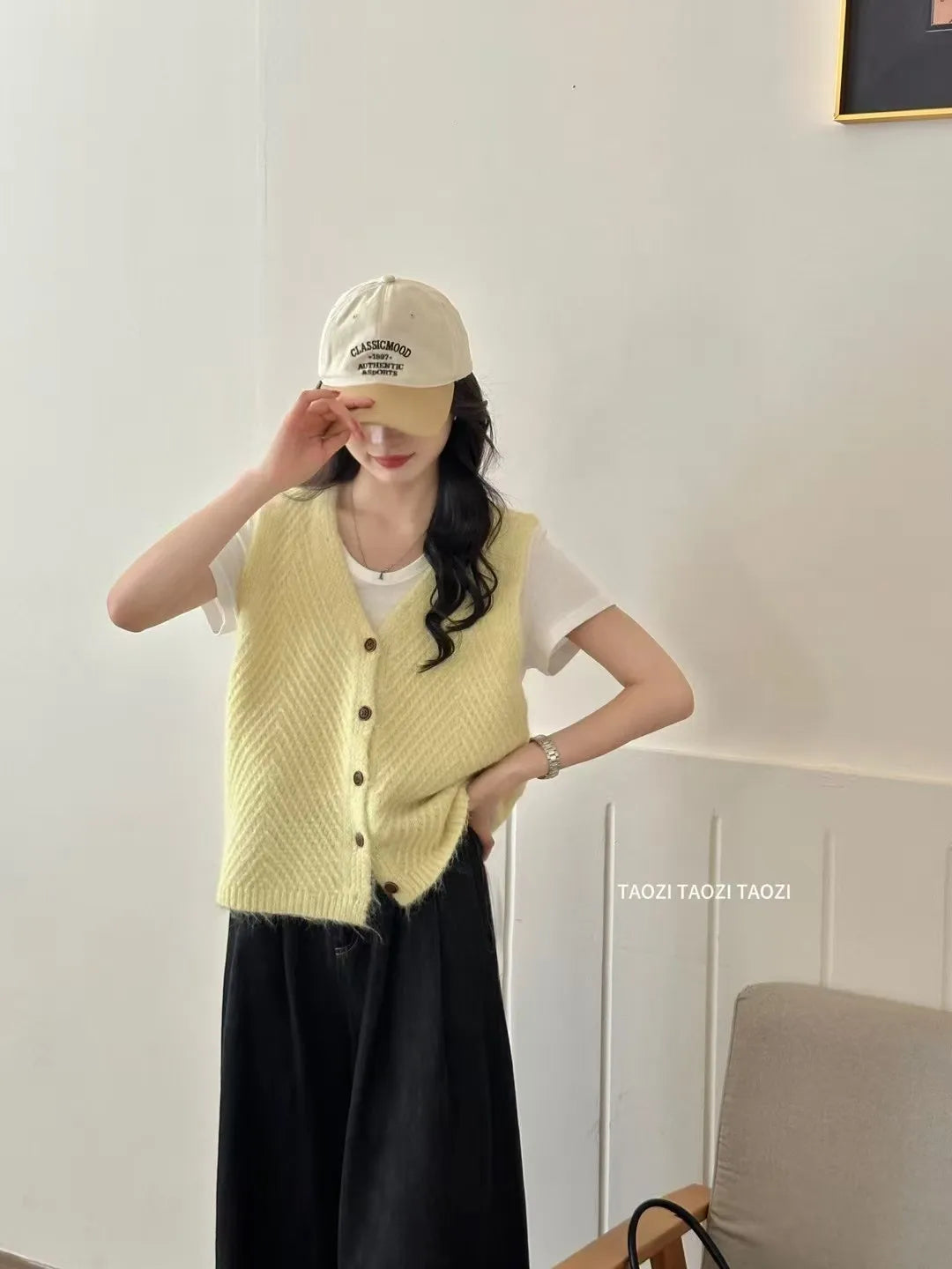 Sweater Vest For Women Autumn 2025 New Fashionable Korean Style V Neck Single Button Knitted Sweaters Vests Women Outwear Tops