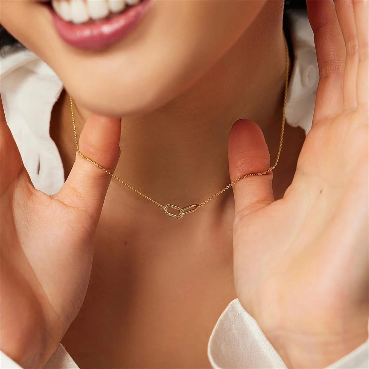 Double ring necklace with interlocking circles, pendant bone chain, women's fashionable stainless steel, gold-plated