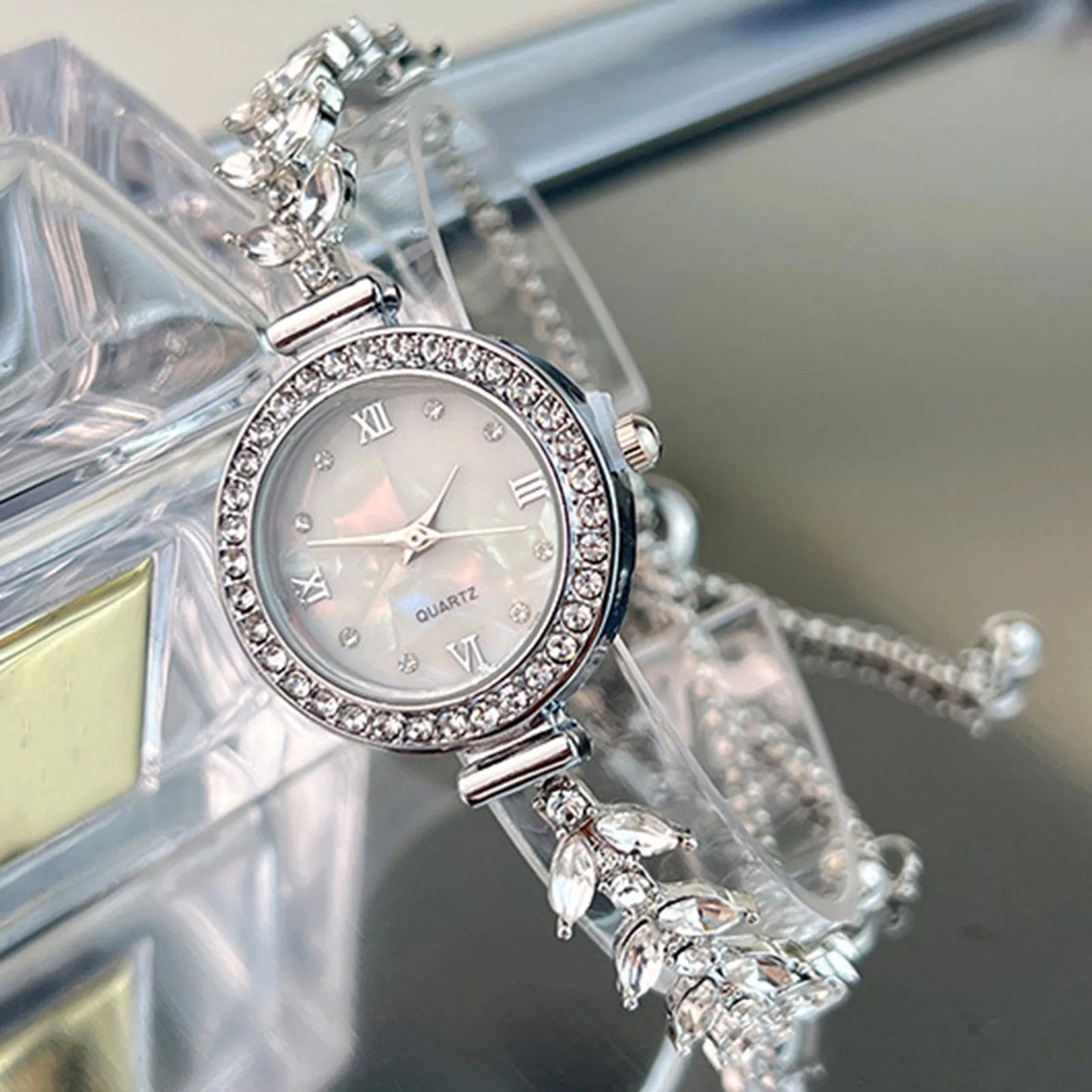 Women's Diamand Wristwatches Quartz Crystal Watch Free Adjustment Bracelet Watches for Brides Wedding Banquet Wearing