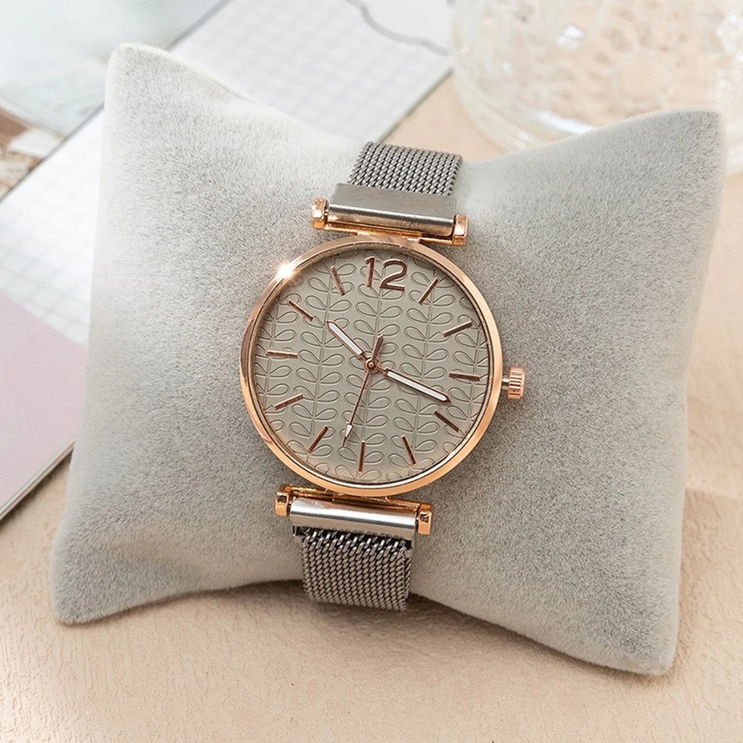 New Fashion Watches Women Golden Wrist Watches Strap Clock Snap Luxury Female Jewelry Ladies Wristwatch Relogio Feminino