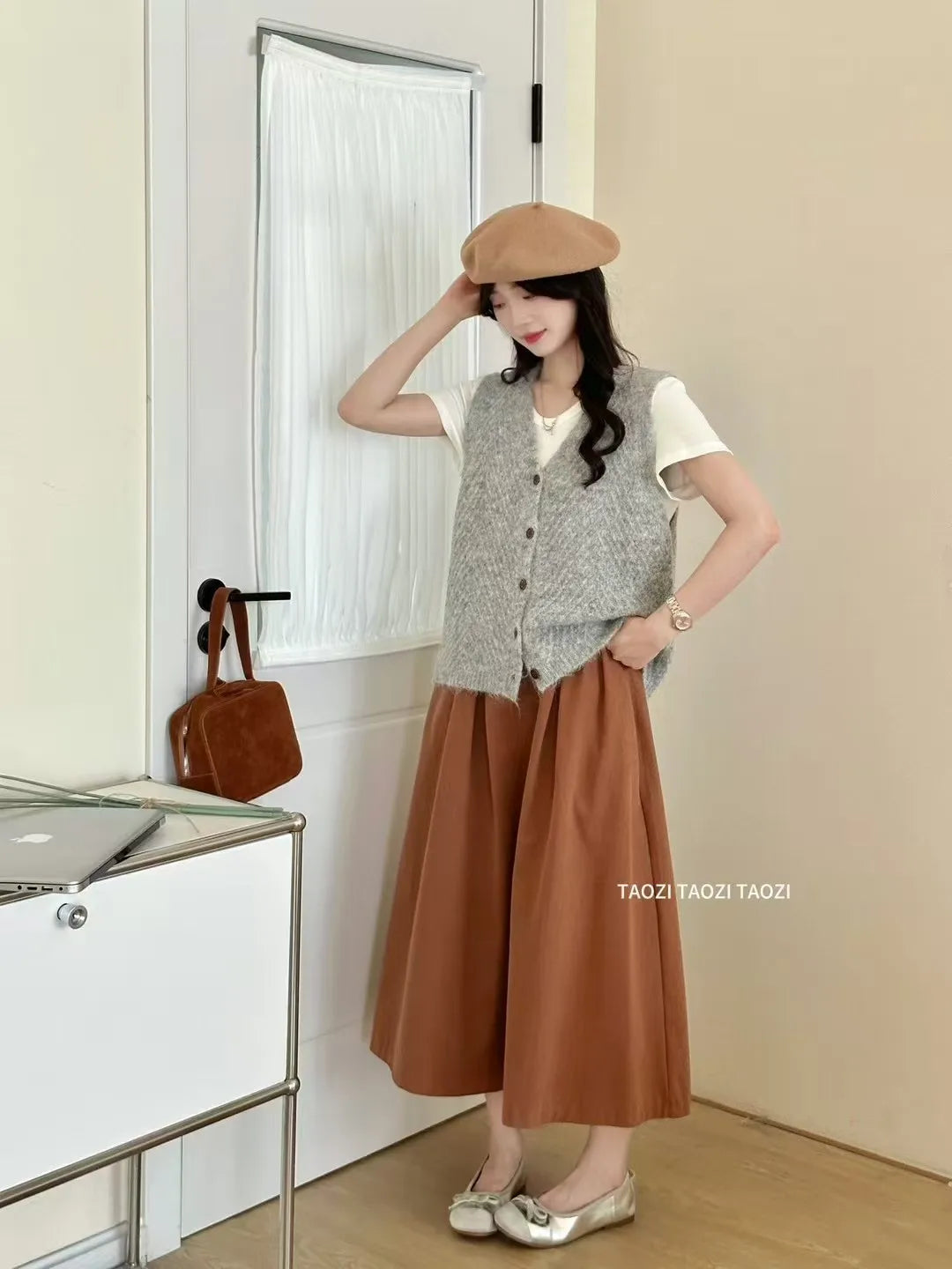 Sweater Vest For Women Autumn 2025 New Fashionable Korean Style V Neck Single Button Knitted Sweaters Vests Women Outwear Tops