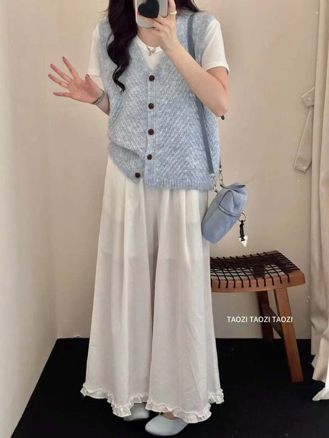 Sweater Vest For Women Autumn 2025 New Fashionable Korean Style V Neck Single Button Knitted Sweaters Vests Women Outwear Tops