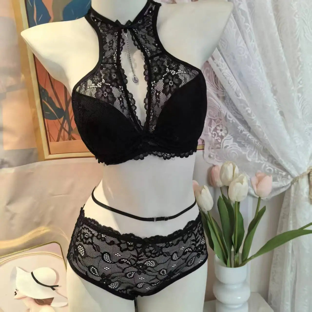 Comfortable Strapless Bra for Women French Design Neckline Support Push Up Padded Short Bra Everyday Wear Lace Trimmed MOYISU