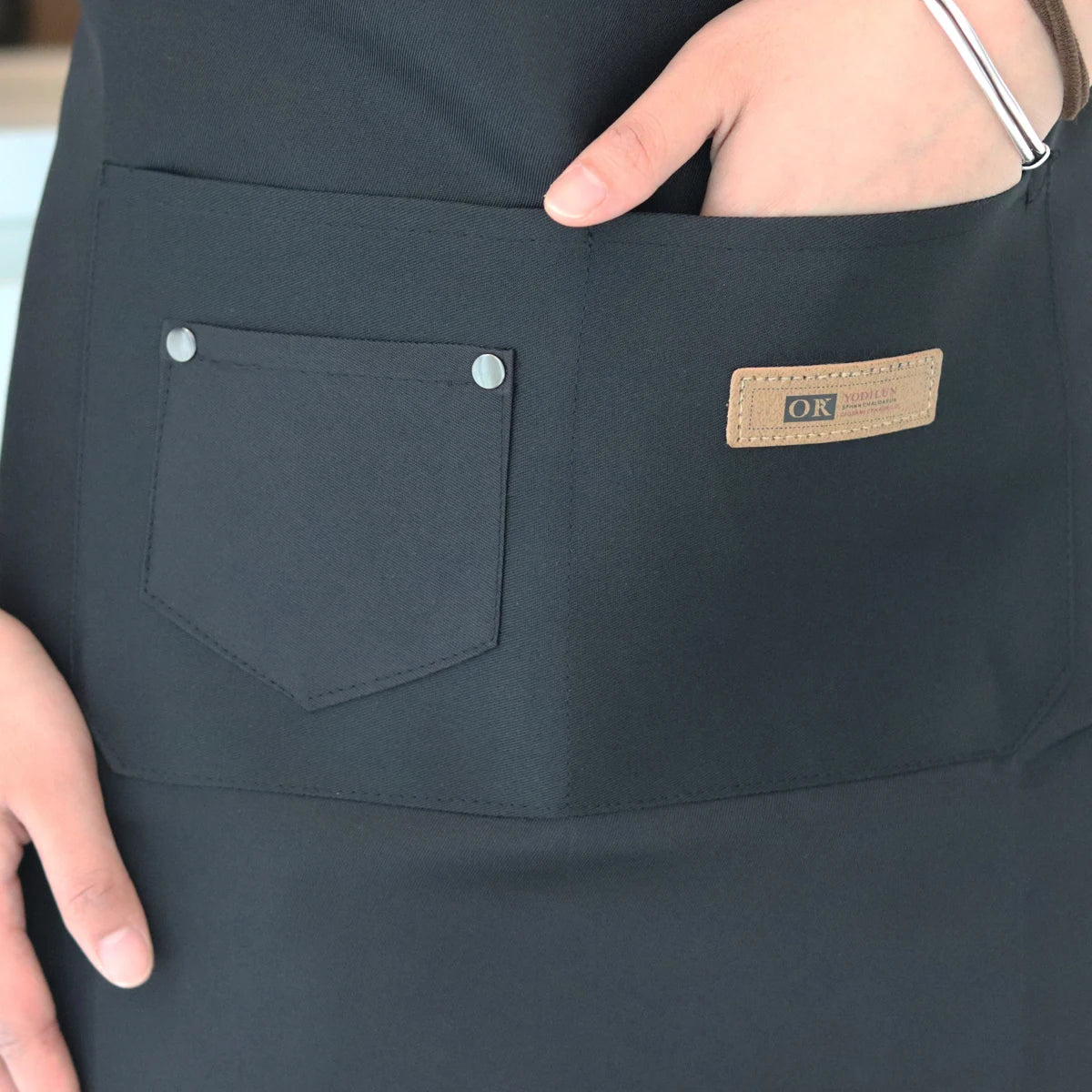 Fashion Kitchen Aprons Adjustable Bib Apron with Pockets Cooking Aprons Restaurant Chef Work Waterproof Anti-oil Stain Apron