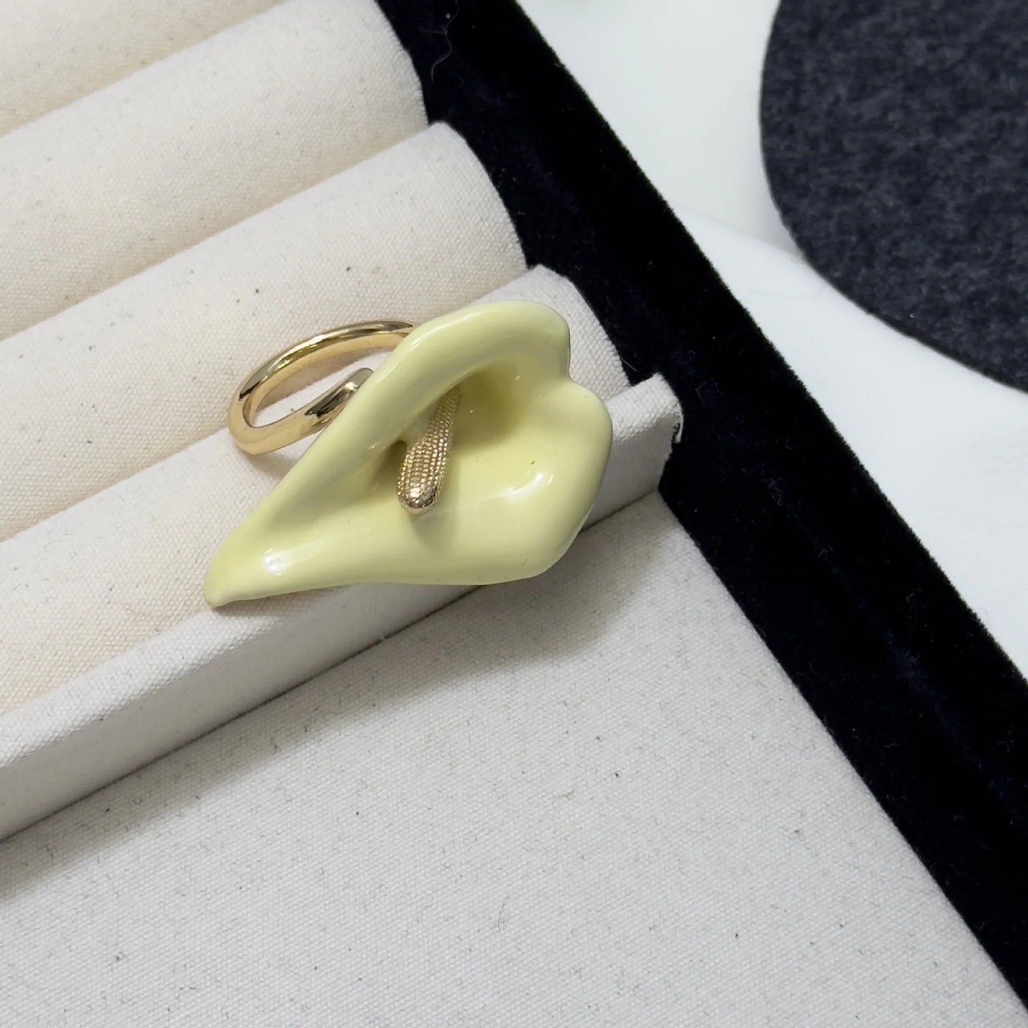 Metal enamel oil-dropped ring