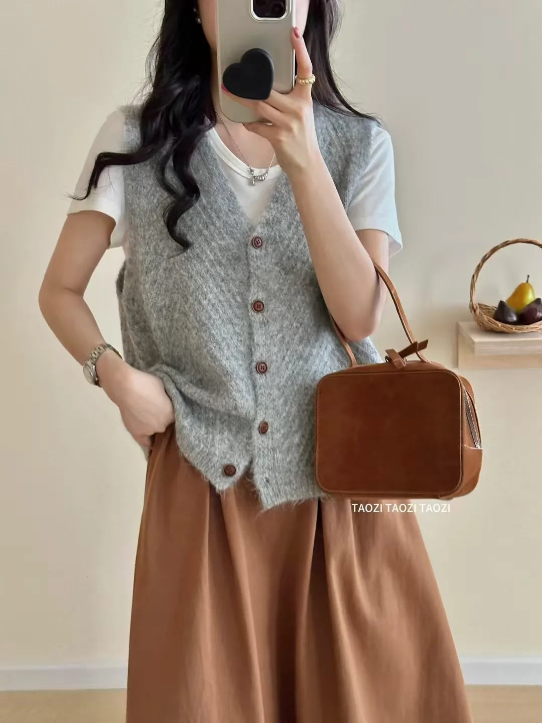 Sweater Vest For Women Autumn 2025 New Fashionable Korean Style V Neck Single Button Knitted Sweaters Vests Women Outwear Tops