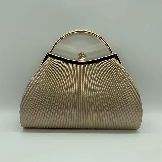 Elegant Evening Gown With A Touch Of Traditional Chinese Qipao, Accompanied By A Hand Clutch Embellished With A Unique Design Of Seashell Chain. This New Collection Of Banquet Handbags Is Perfect For Sophisticated Ladies.