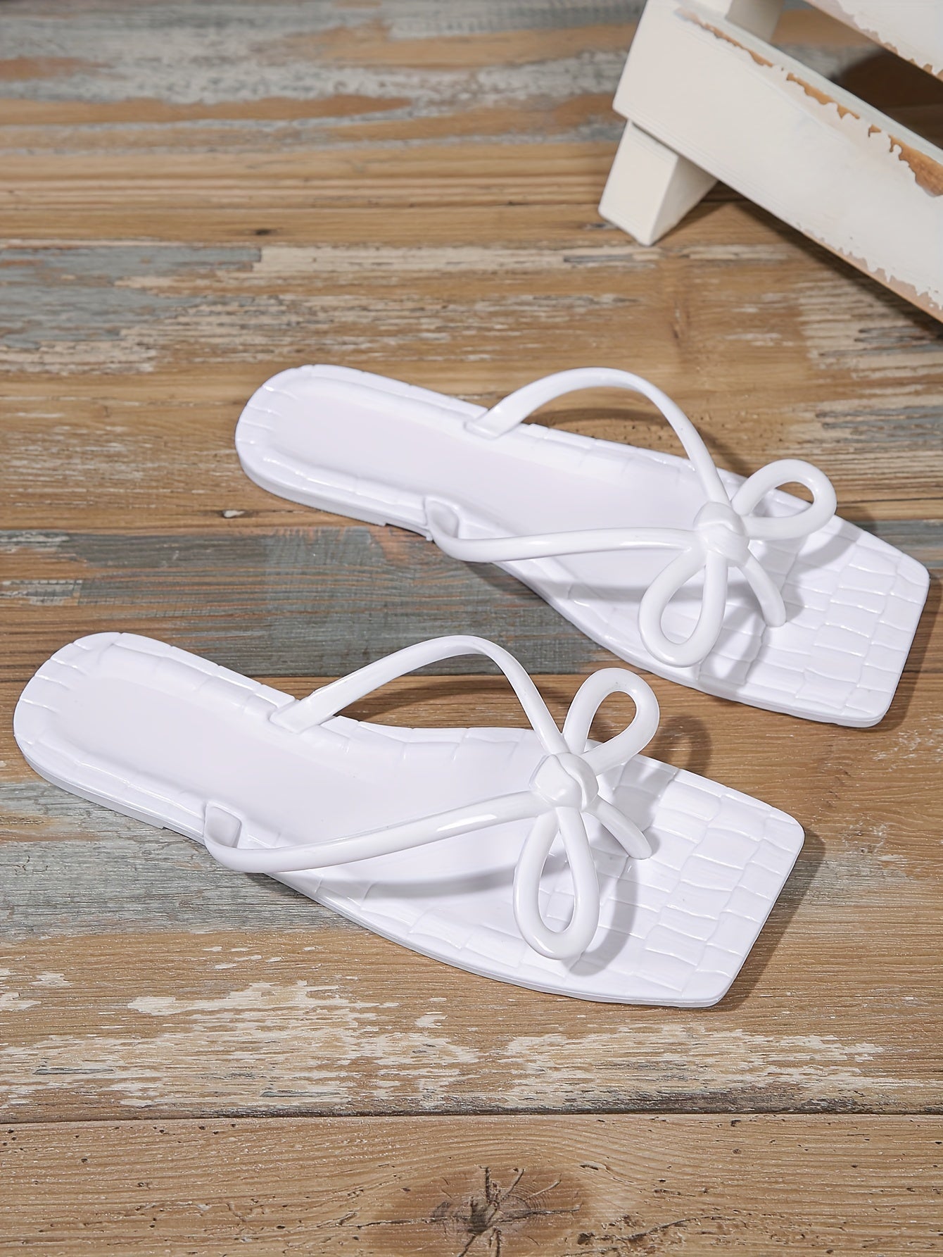 2025 Spring-Summer New Women's Shoes Casual Outdoor Lightweight Open-Toe Slip-Ons Simple Vacation Beach Slippers Comfortable Flat Sandals Bow Design High Quality Toe Post Flip-Flops for Ladies and Girls
